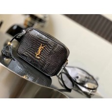 세인트로랑 YSL 모노그램 마틀라세 루 카메라 백