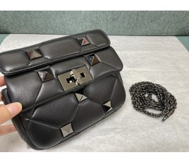 발렌티노 VALENTINO Garavani Roman Stud 가라바니 로만 스터드 탑핸들 숄더 백